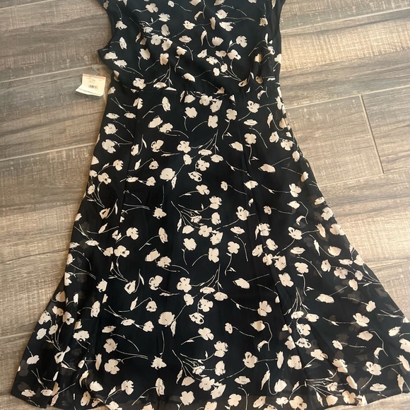 Anne Klein new dress. Size 12 -Beautiful material black with beige flowers. - Picture 4 of 4